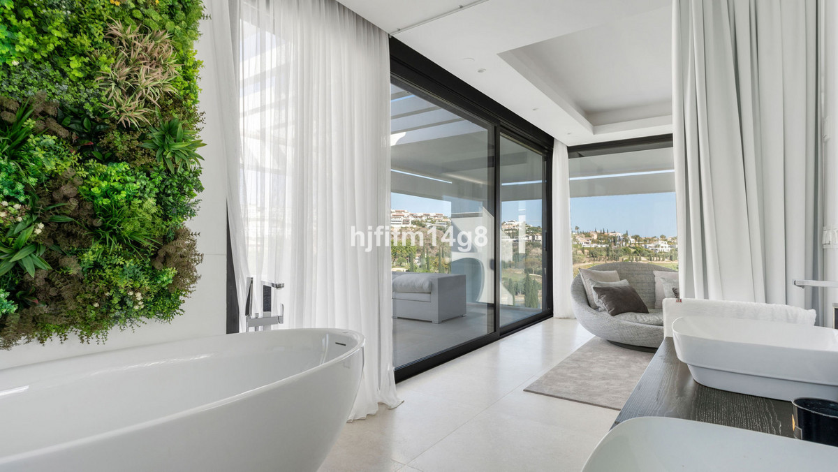 Se vende Villa - Chalet de 5 dormitorios en Costa Del Sol, Málaga, España