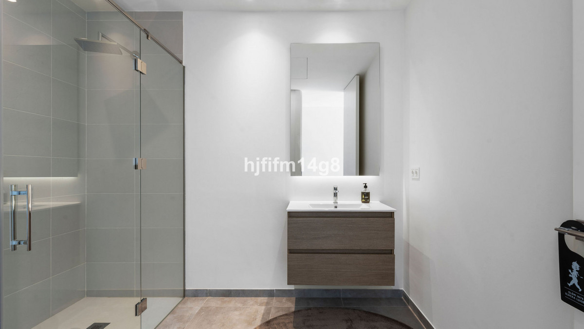 Se vende Villa - Chalet de 5 dormitorios en Costa Del Sol, Málaga, España