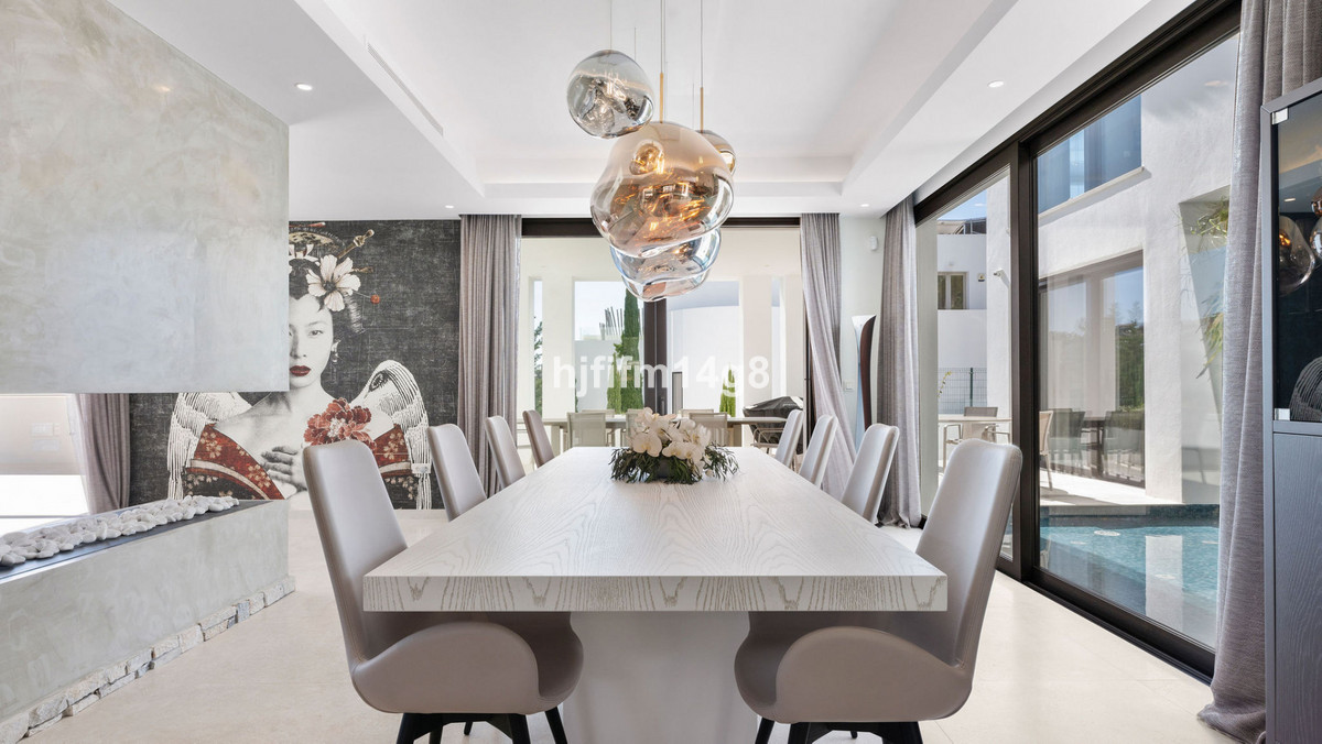 Se vende Villa - Chalet de 5 dormitorios en Costa Del Sol, Málaga, España