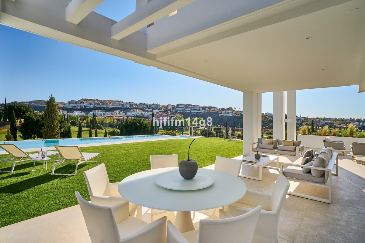 Se vende Villa - Chalet de 5 dormitorios en Costa Del Sol, Málaga, España