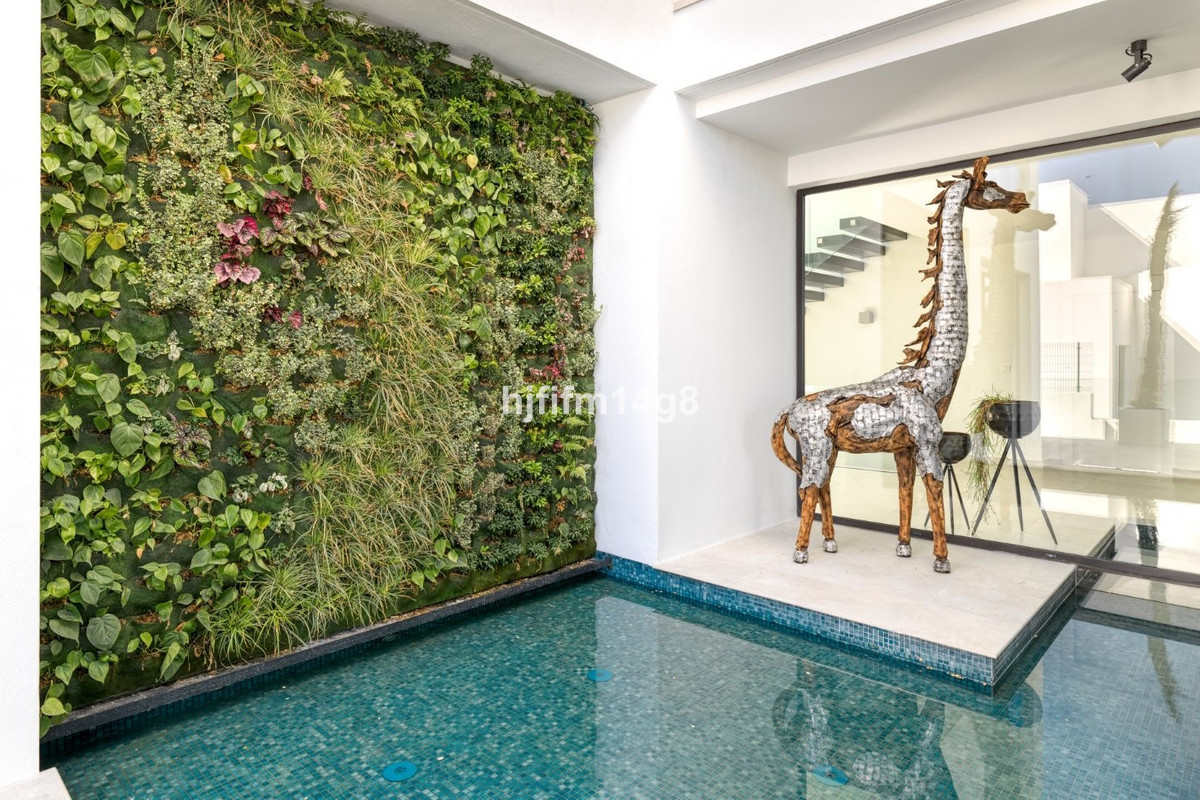 Se vende Villa - Chalet de 5 dormitorios en Costa Del Sol, Málaga, España