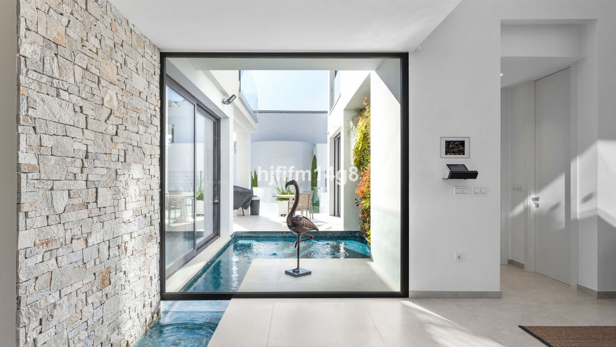 Se vende Villa - Chalet de 5 dormitorios en Costa Del Sol, Málaga, España