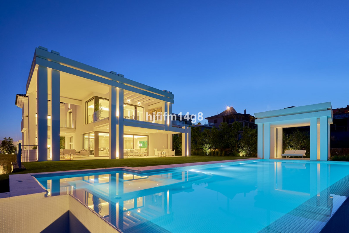 Se vende Villa - Chalet de 5 dormitorios en Costa Del Sol, Málaga, España