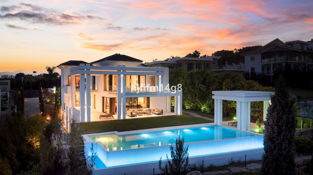 Se vende Villa - Chalet de 5 dormitorios en Costa Del Sol, Málaga, España