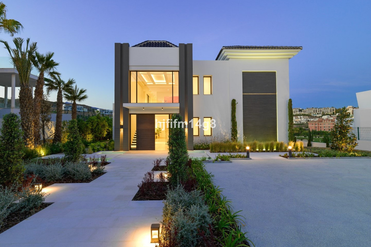 Se vende Villa - Chalet de 5 dormitorios en Costa Del Sol, Málaga, España
