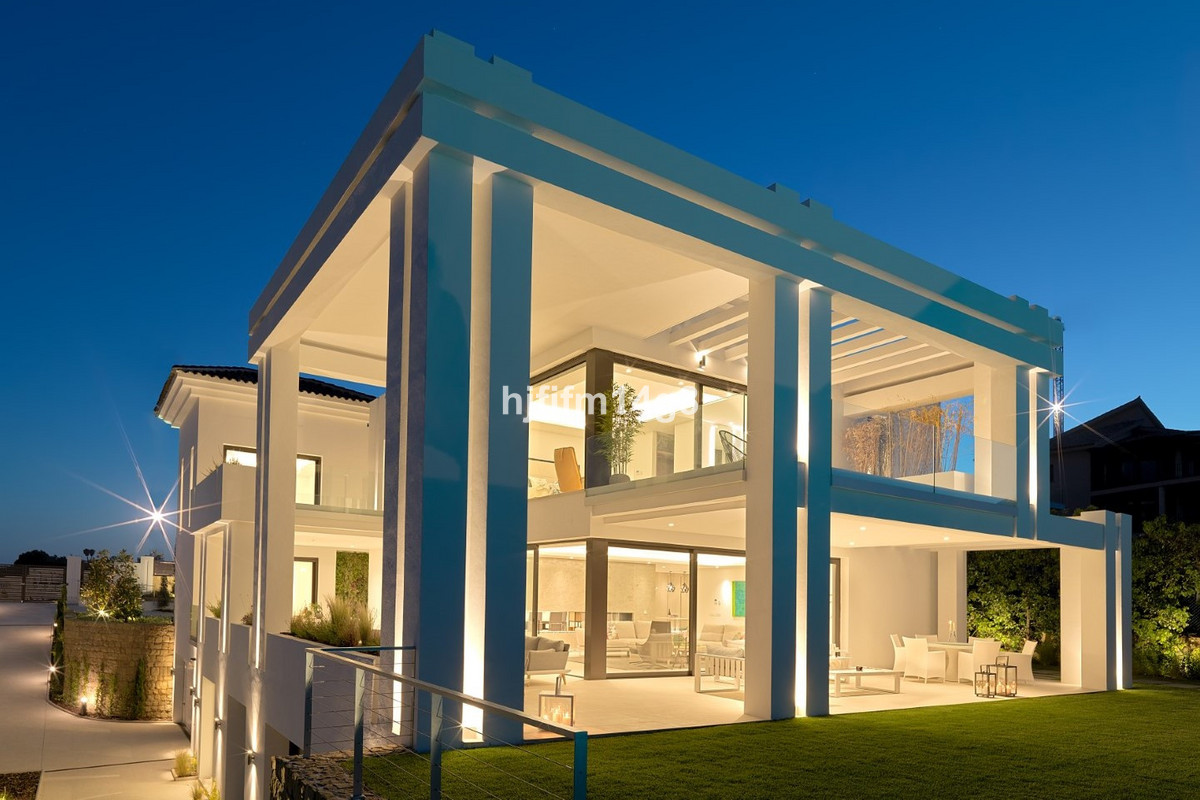 Se vende Villa - Chalet de 5 dormitorios en Costa Del Sol, Málaga, España