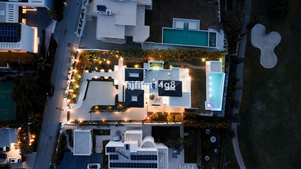 Se vende Villa - Chalet de 5 dormitorios en Costa Del Sol, Málaga, España
