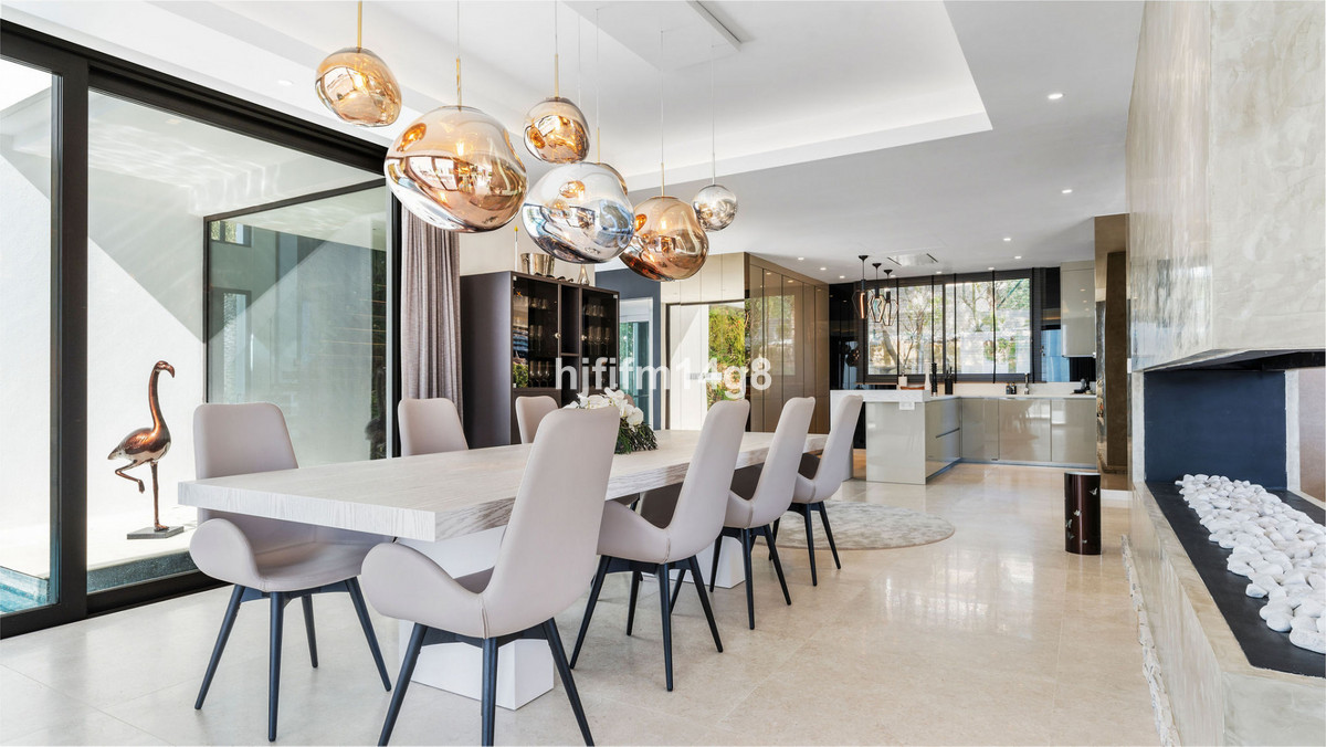 Se vende Villa - Chalet de 5 dormitorios en Costa Del Sol, Málaga, España
