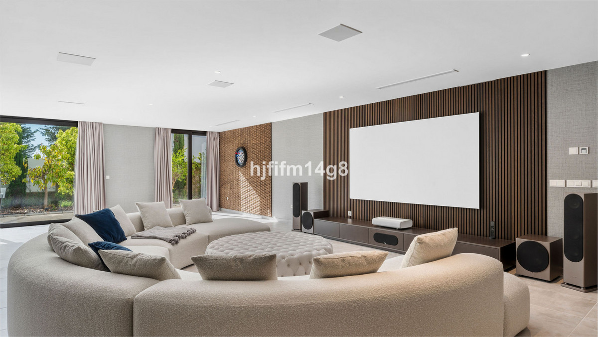 Se vende Villa - Chalet de 5 dormitorios en Costa Del Sol, Málaga, España