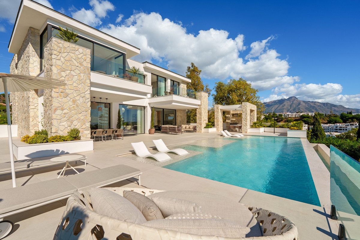 Se vende Villa - Chalet de 5 dormitorios en Costa Del Sol, Málaga, España