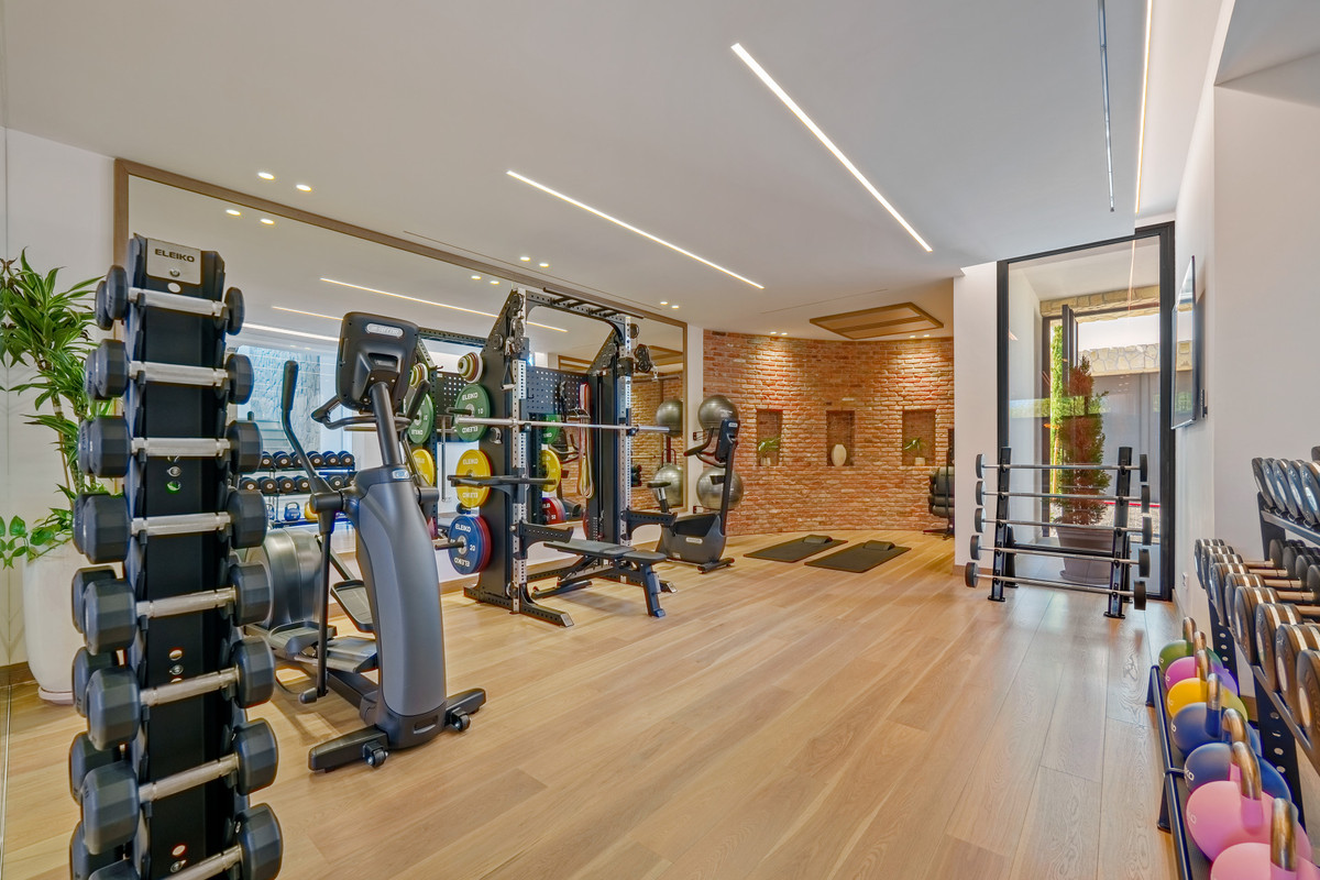 Se vende Villa - Chalet de 5 dormitorios en Costa Del Sol, Málaga, España