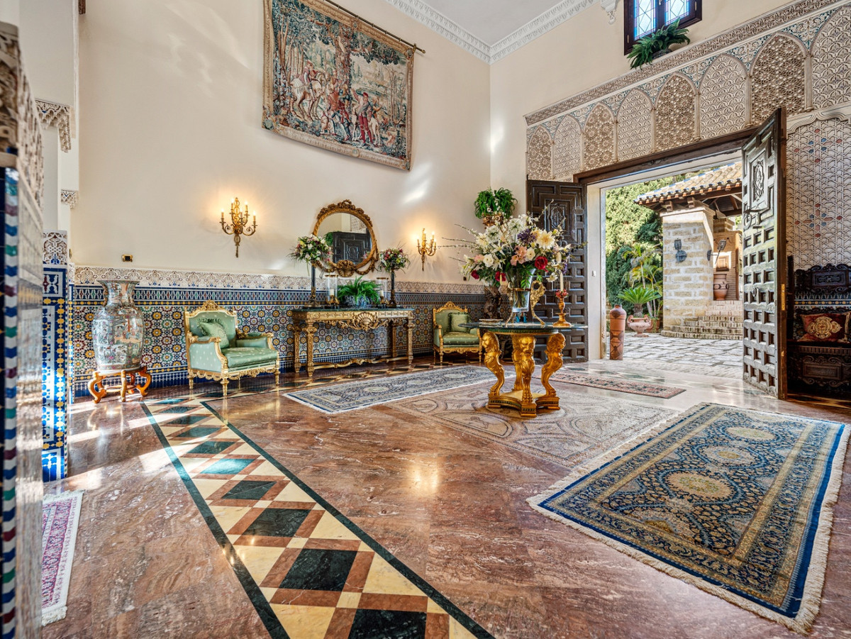 6 Bed Townhouse for sale in Sierra Blanca Costa Del Sol, Málaga, Spain