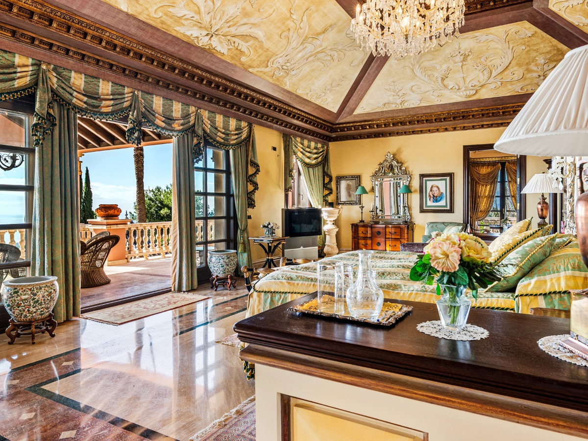 6 Bed Townhouse for sale in Sierra Blanca Costa Del Sol, Málaga, Spain