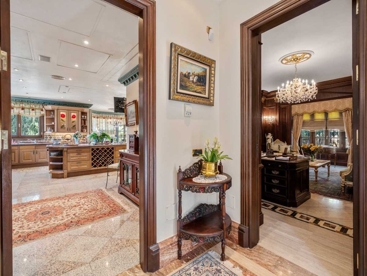 6 Bed Townhouse for sale in Sierra Blanca Costa Del Sol, Málaga, Spain