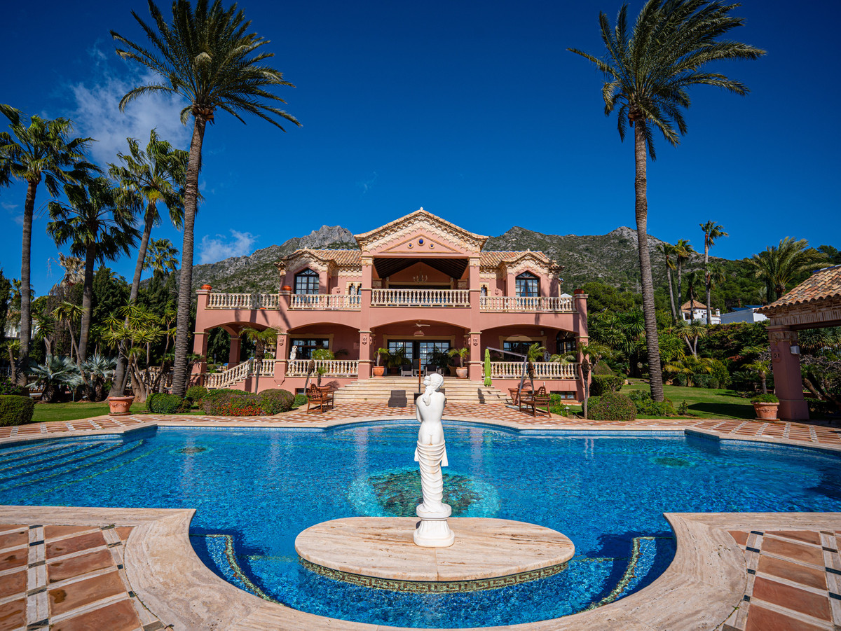 6 Bed Townhouse for sale in Sierra Blanca Costa Del Sol, Málaga, Spain