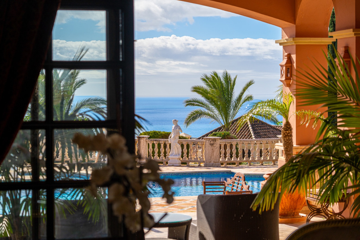 6 Bed Townhouse for sale in Sierra Blanca Costa Del Sol, Málaga, Spain