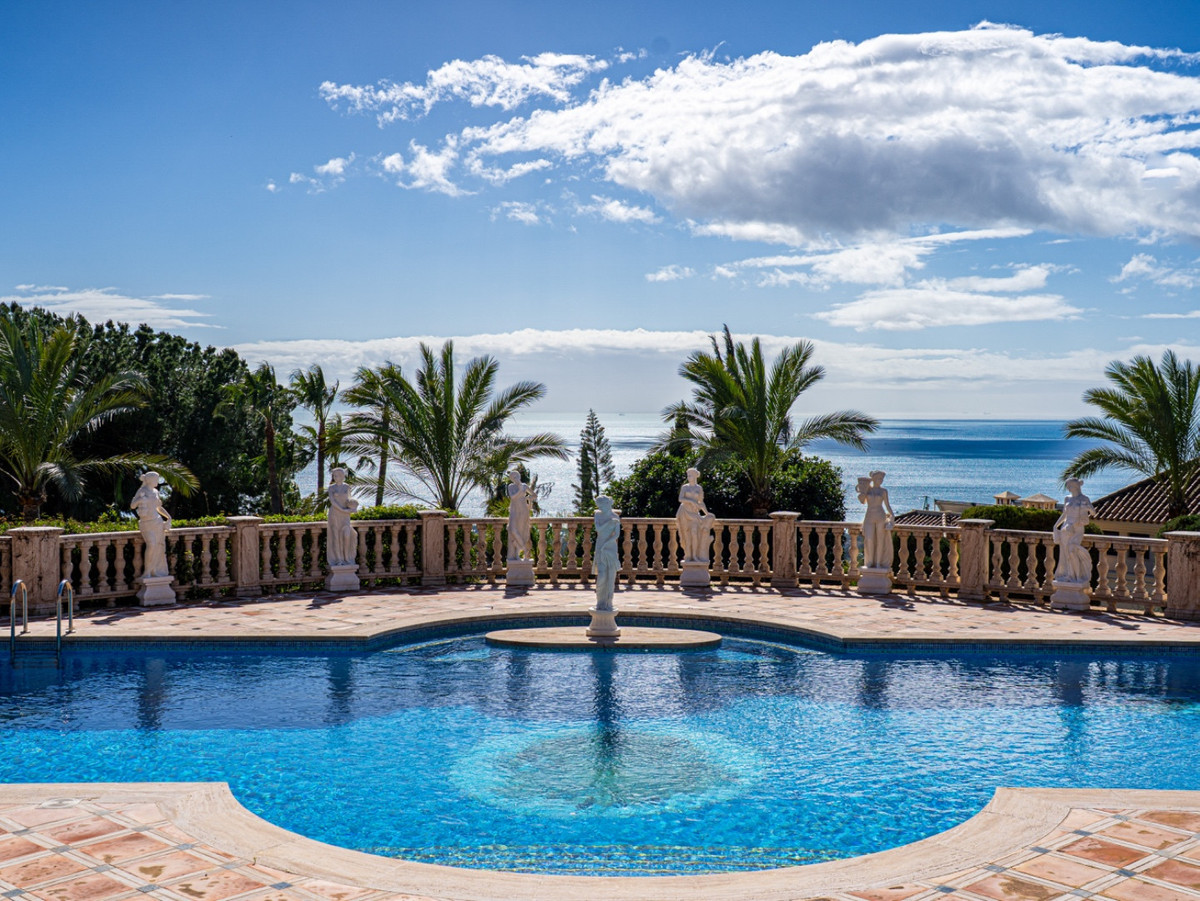 6 Bed Townhouse for sale in Sierra Blanca Costa Del Sol, Málaga, Spain
