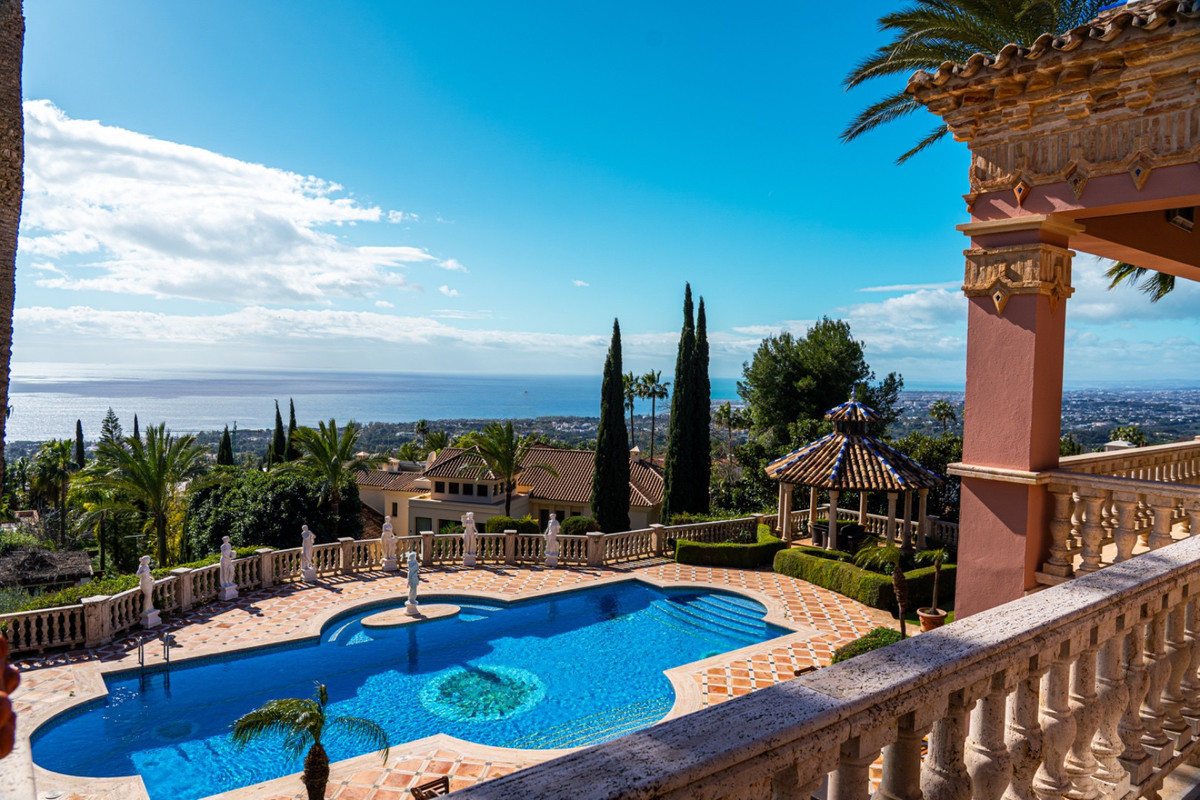 6 Bed Townhouse for sale in Sierra Blanca Costa Del Sol, Málaga, Spain