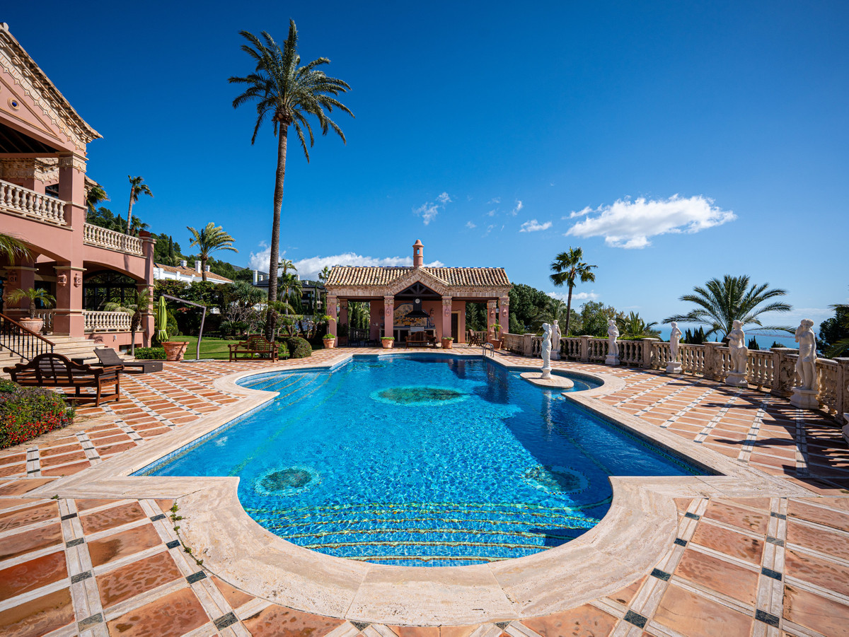 6 Bed Townhouse for sale in Sierra Blanca Costa Del Sol, Málaga, Spain