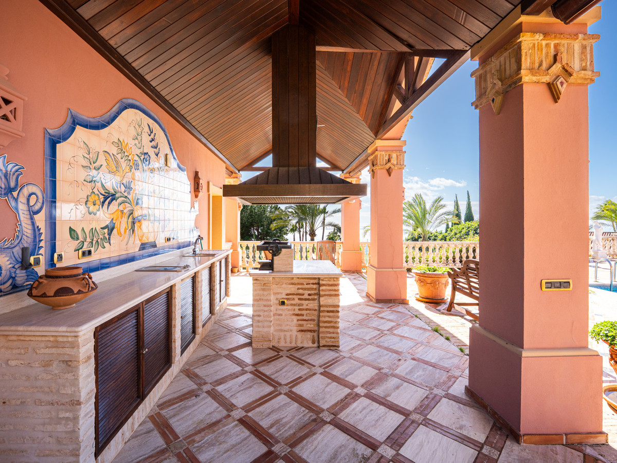 6 Bed Townhouse for sale in Sierra Blanca Costa Del Sol, Málaga, Spain