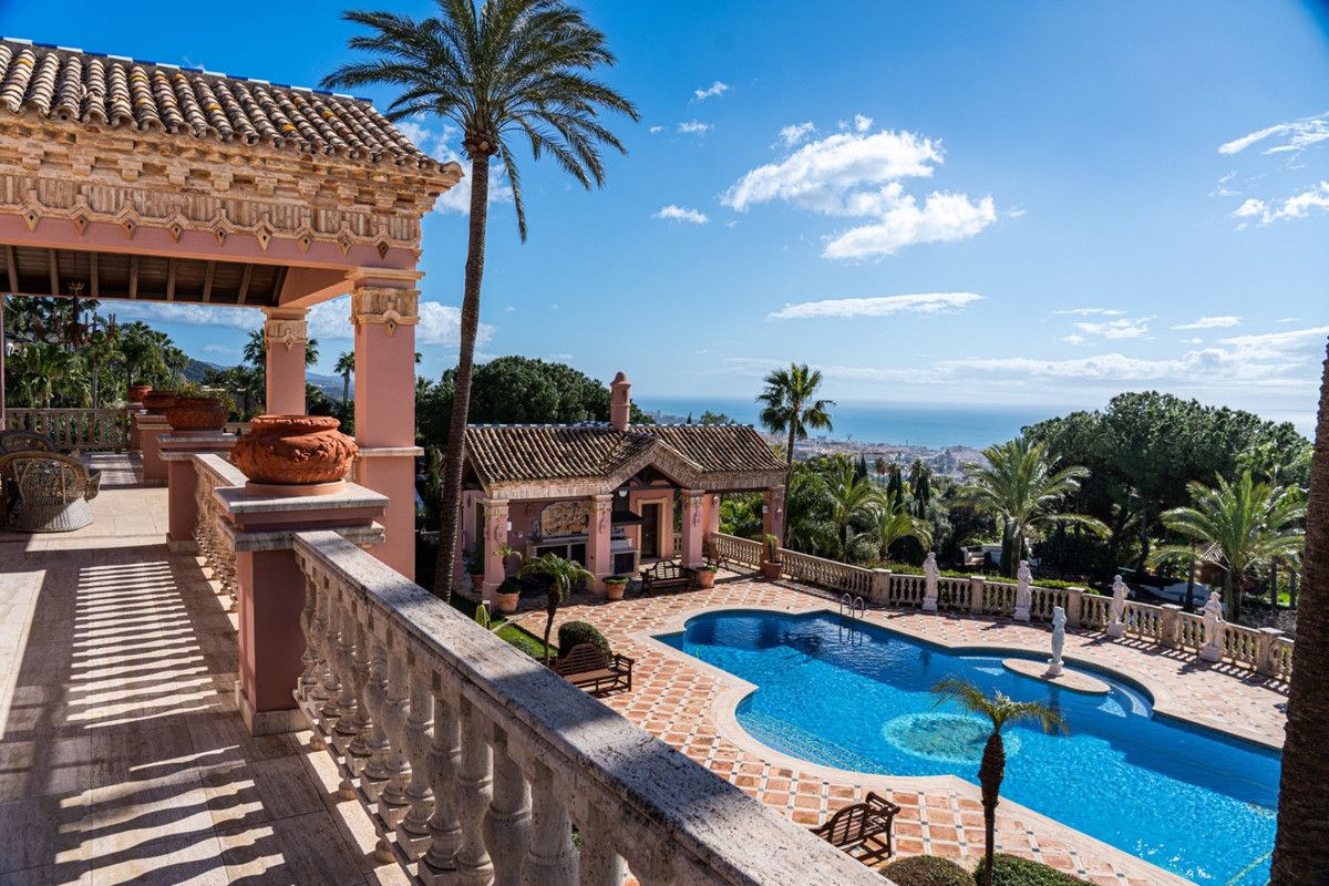 6 Bed Townhouse for sale in Sierra Blanca Costa Del Sol, Málaga, Spain