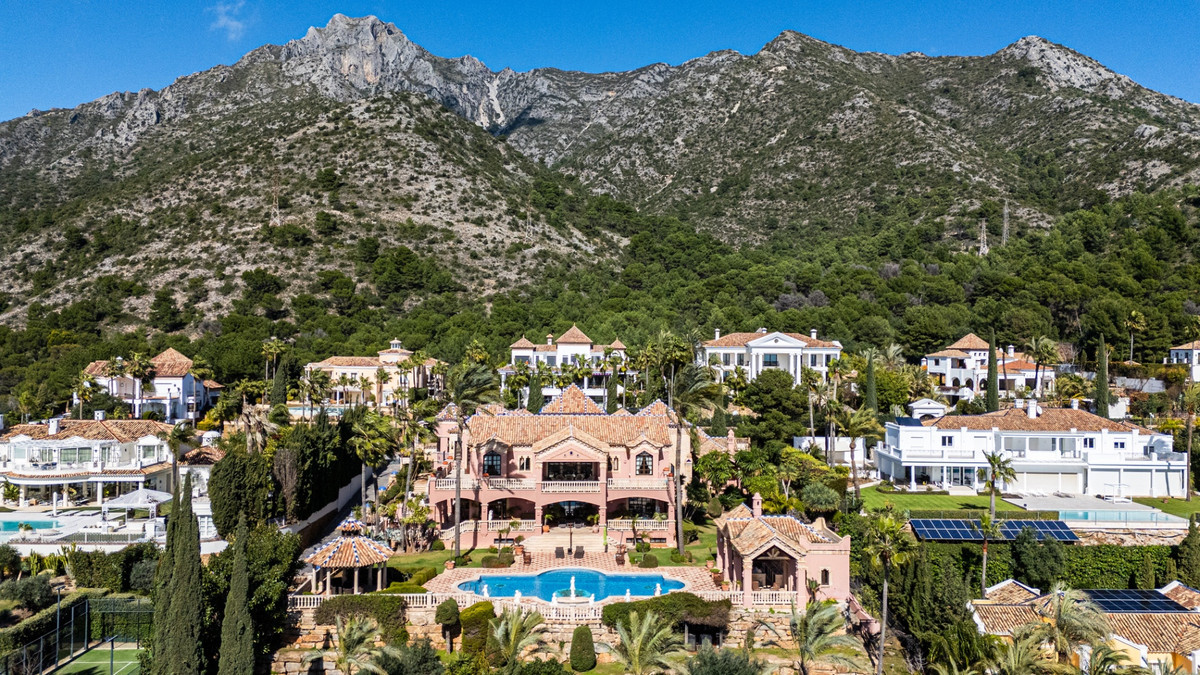6 Bed Townhouse for sale in Sierra Blanca Costa Del Sol, Málaga, Spain
