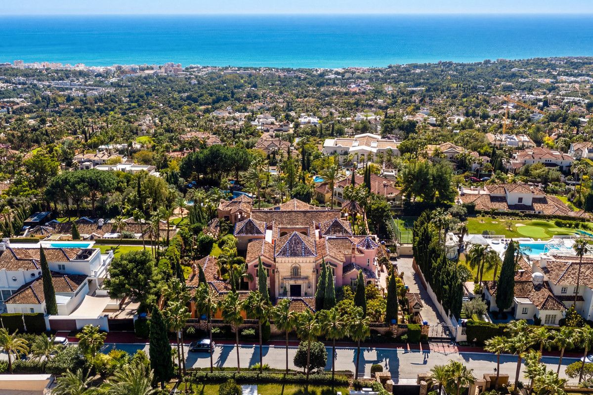 6 Bed Townhouse for sale in Sierra Blanca Costa Del Sol, Málaga, Spain