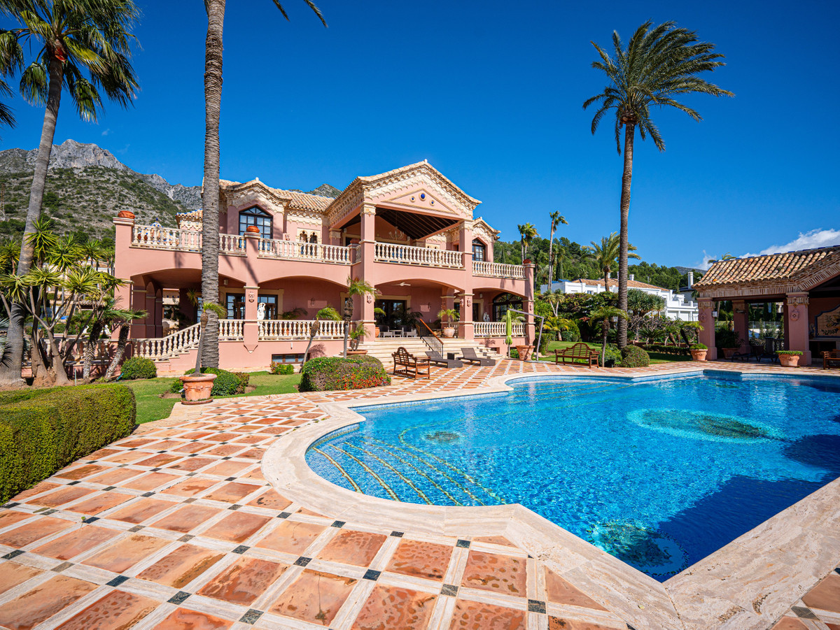 6 Bed Townhouse for sale in Sierra Blanca Costa Del Sol, Málaga, Spain