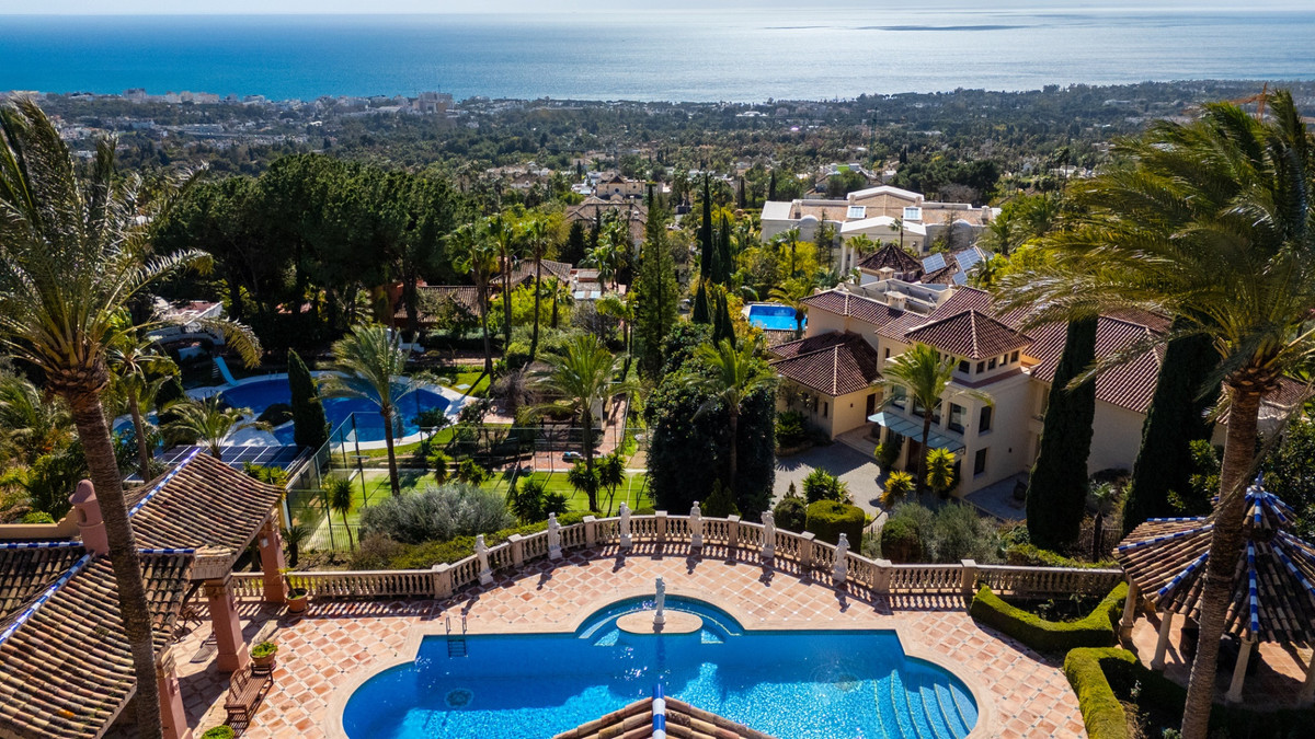 6 Bed Townhouse for sale in Sierra Blanca Costa Del Sol, Málaga, Spain