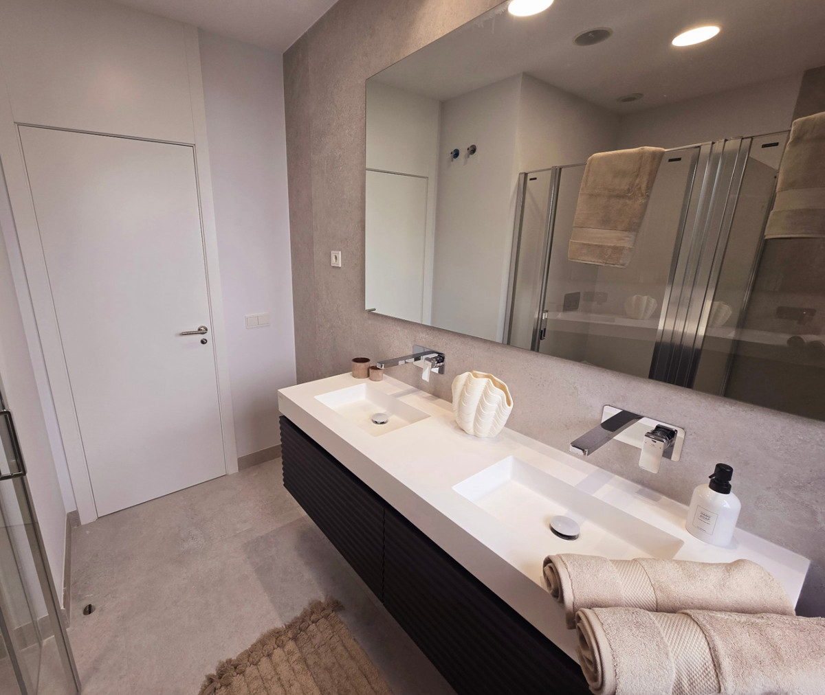 4 Bed Apartment for sale in Marbella Costa Del Sol, Málaga, Spain