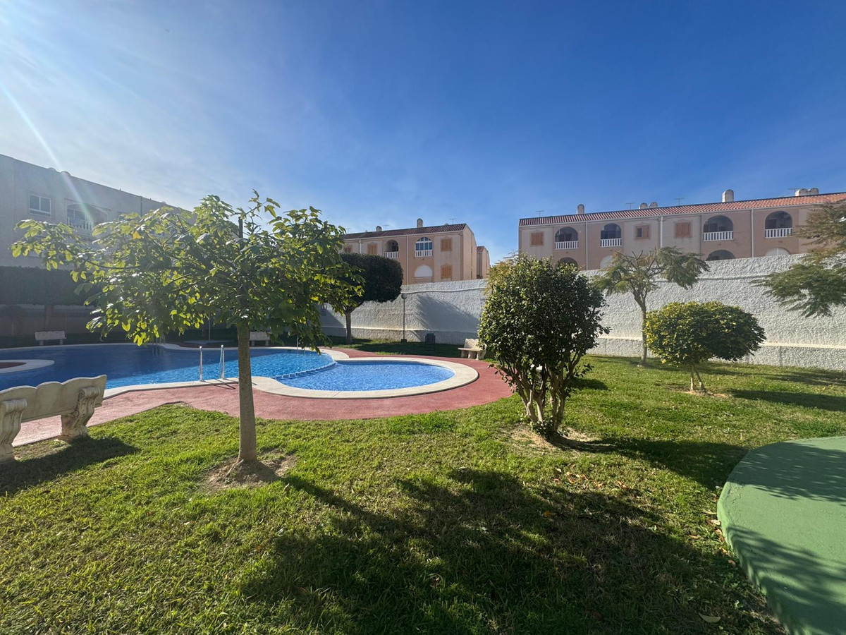 Se vende Apartamento Planta Media de 2 dormitorios en Costa Blanca, Alicante, España