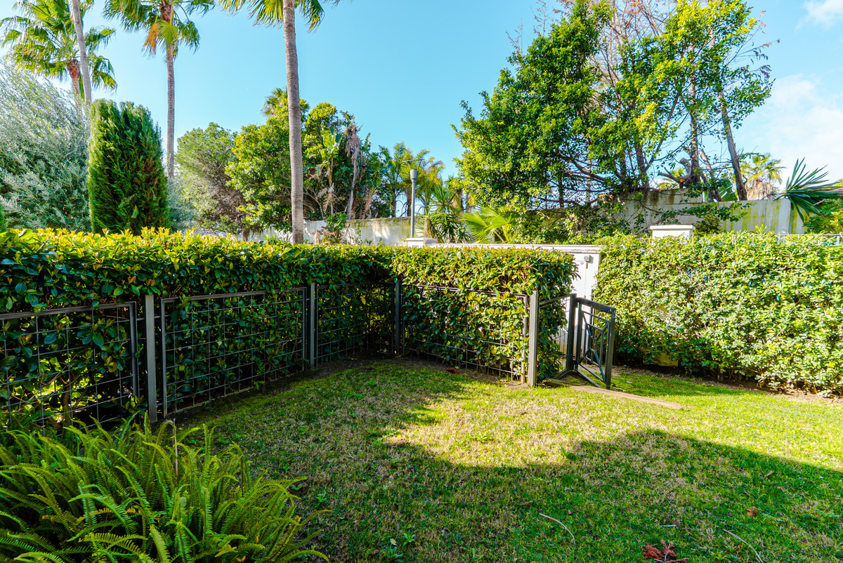 3 Bed Apartment for sale in Estepona Costa Del Sol, Málaga, Spain