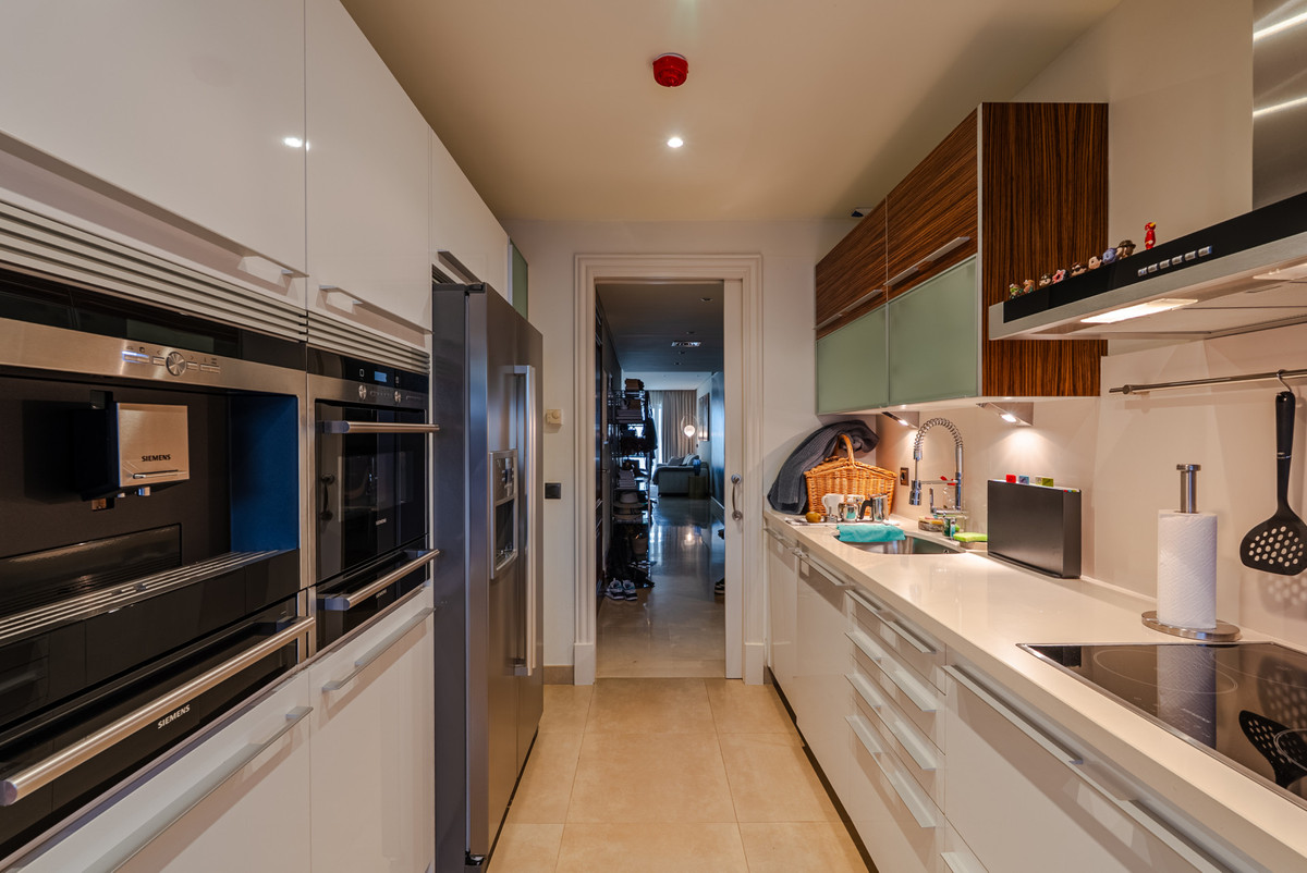 3 Bed Apartment for sale in Estepona Costa Del Sol, Málaga, Spain