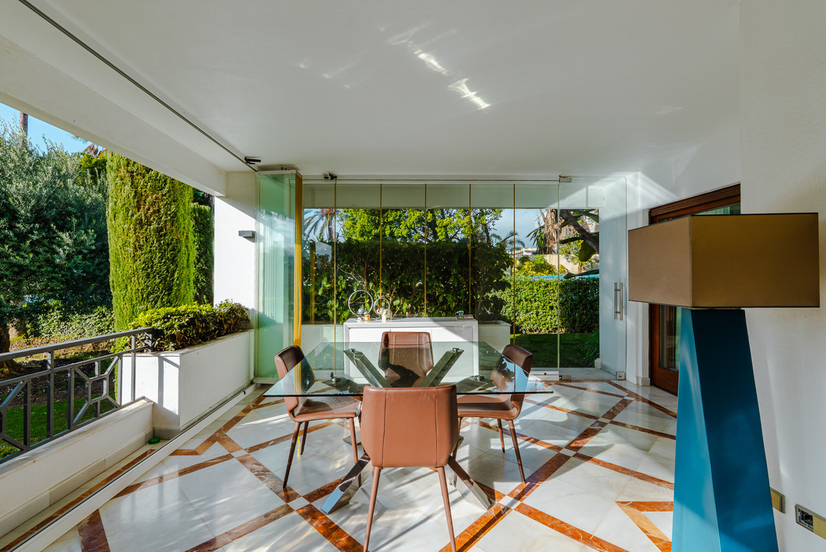3 Bed Apartment for sale in Estepona Costa Del Sol, Málaga, Spain