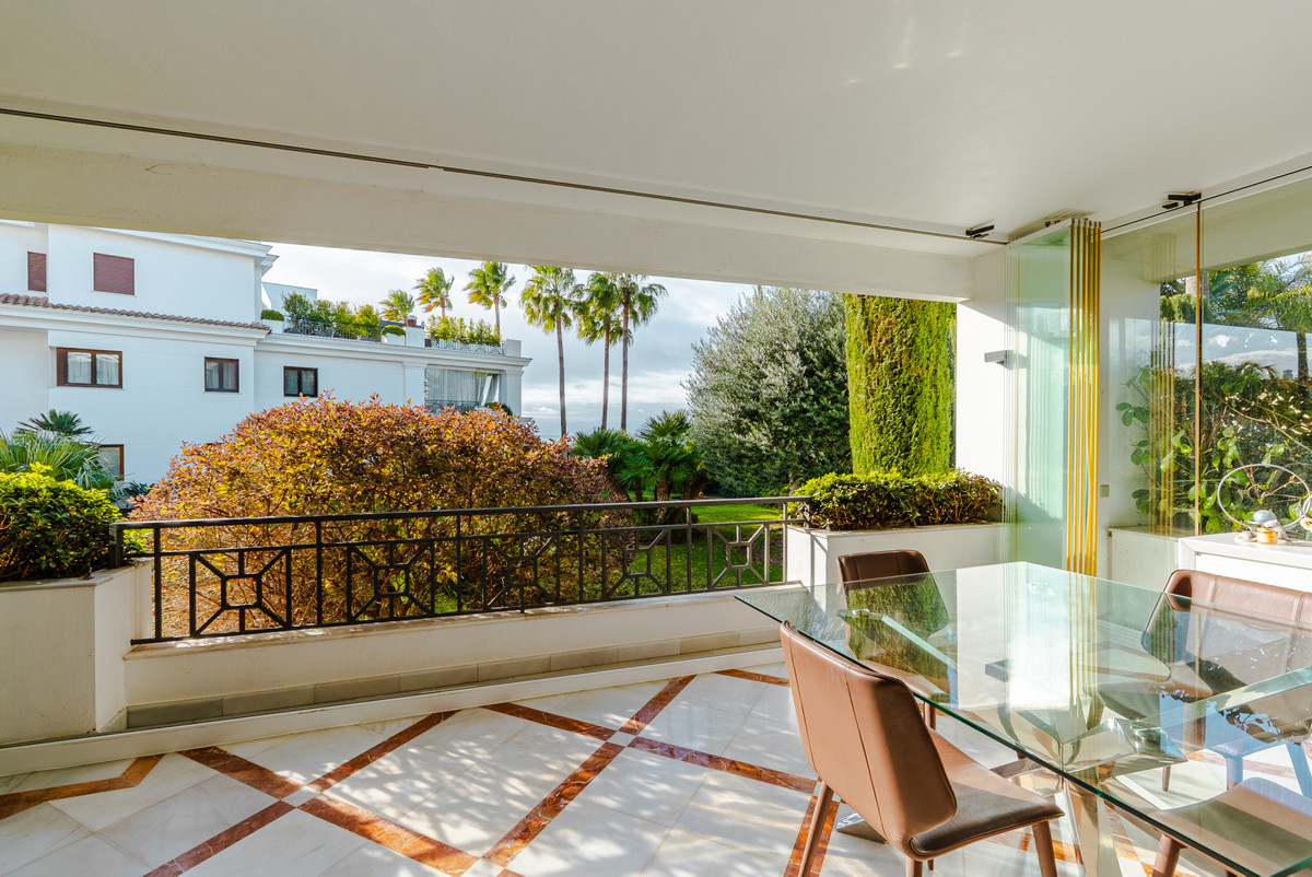 3 Bed Apartment for sale in Estepona Costa Del Sol, Málaga, Spain