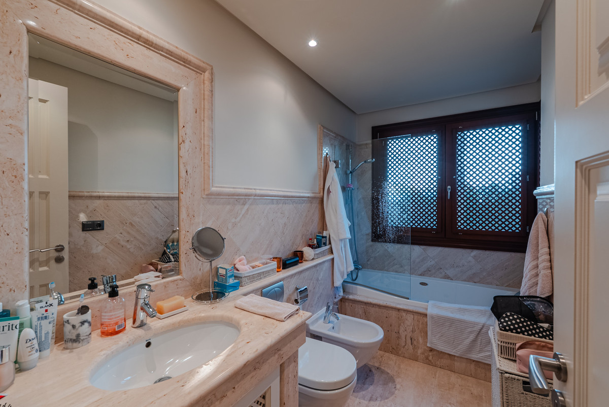 3 Bed Apartment for sale in Estepona Costa Del Sol, Málaga, Spain
