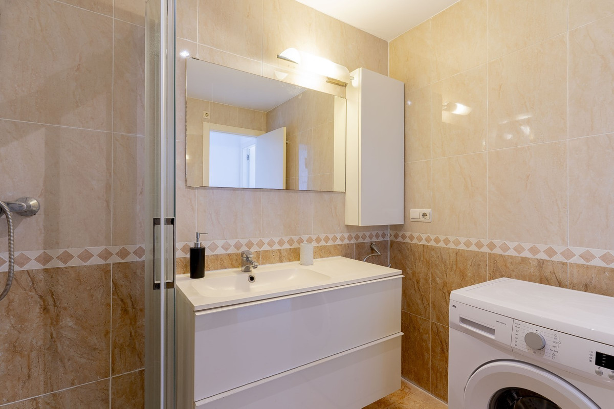 Se vende Apartamento Planta Media de 2 dormitorios en Costa Blanca, Alicante, España