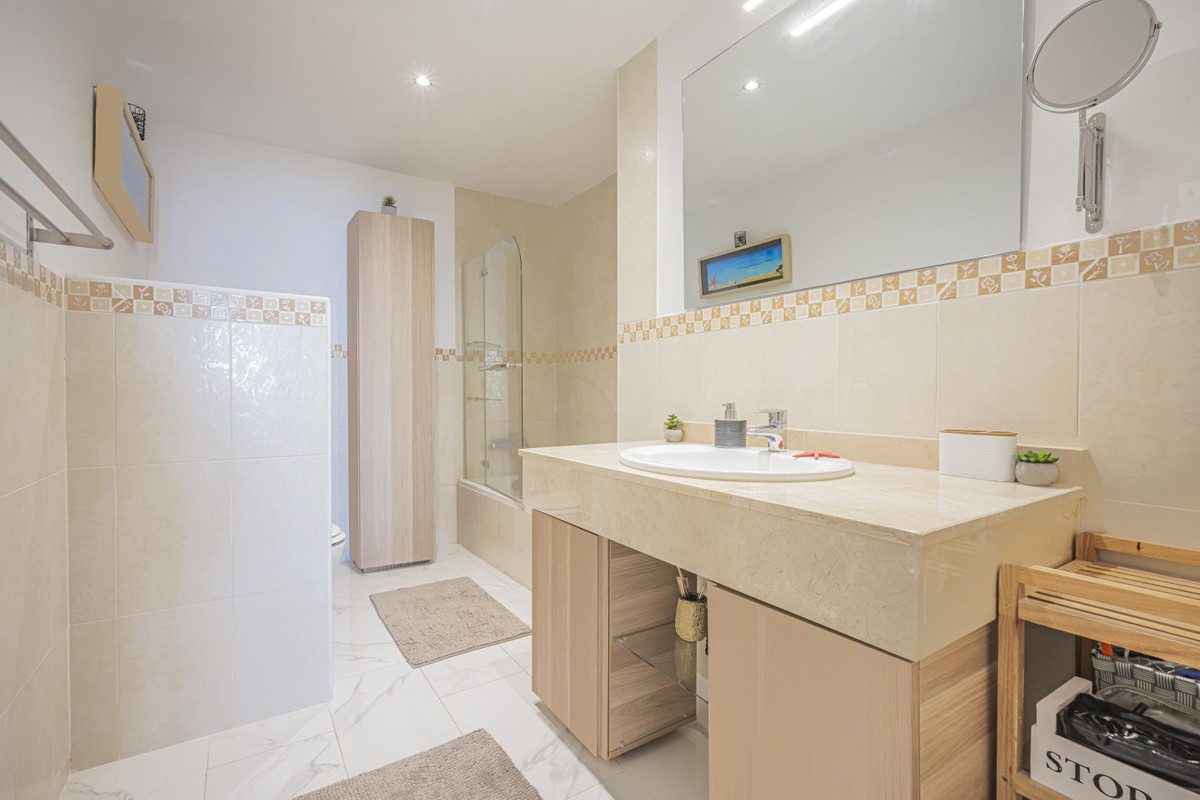 2 Bed Apartment for sale in Calahonda Costa Del Sol, Málaga, Spain