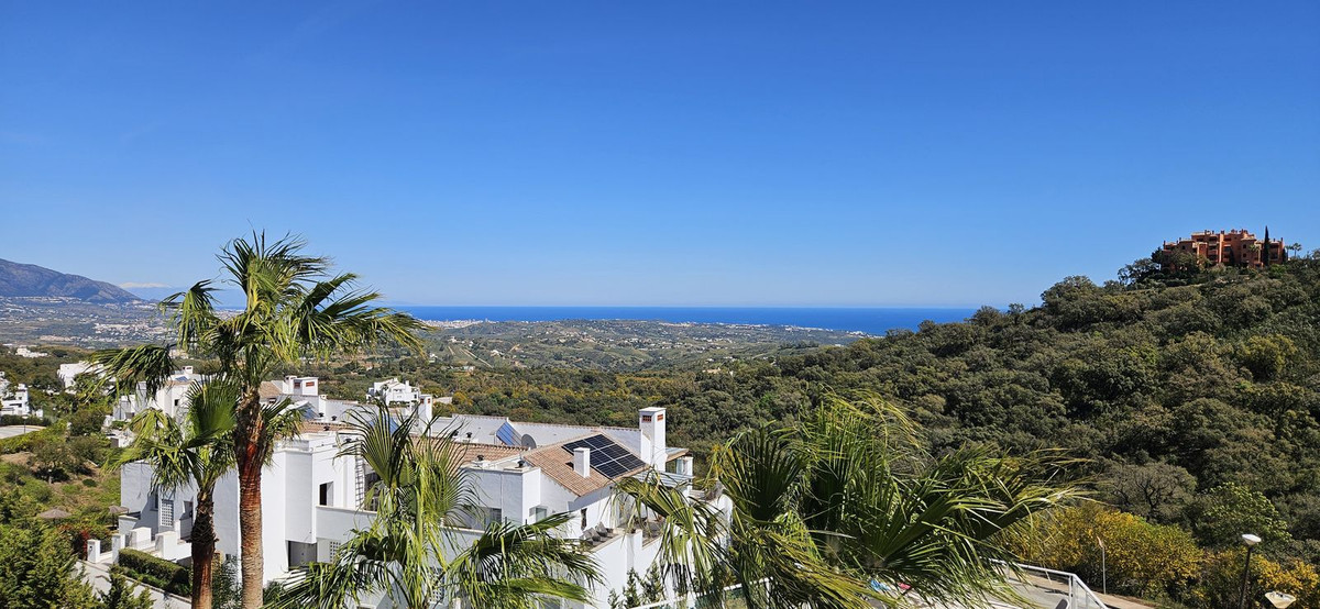 3 Bed Apartment for sale in La Mairena Costa Del Sol, Málaga, Spain