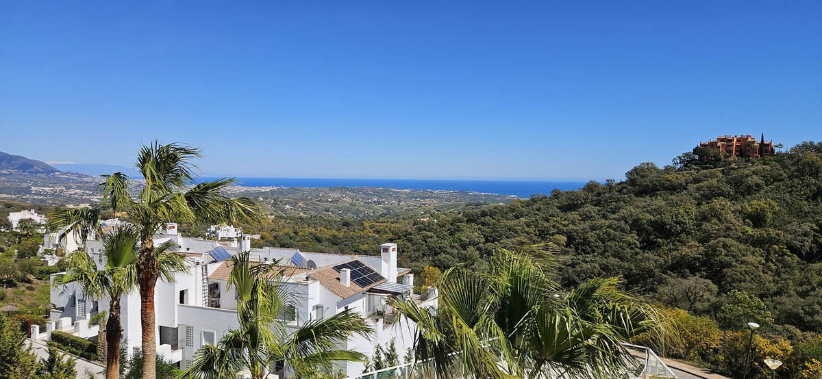 3 Bed Apartment for sale in La Mairena Costa Del Sol, Málaga, Spain