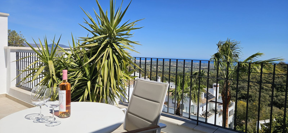 3 Bed Apartment for sale in La Mairena Costa Del Sol, Málaga, Spain