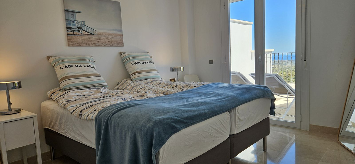 3 Bed Apartment for sale in La Mairena Costa Del Sol, Málaga, Spain