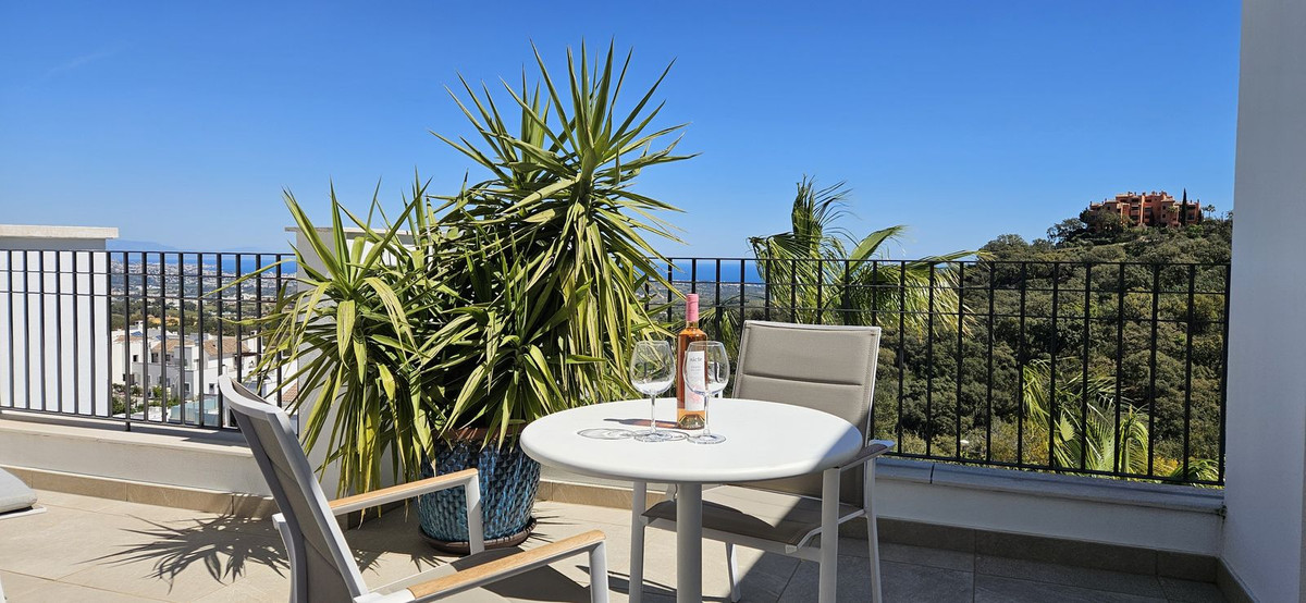 3 Bed Apartment for sale in La Mairena Costa Del Sol, Málaga, Spain