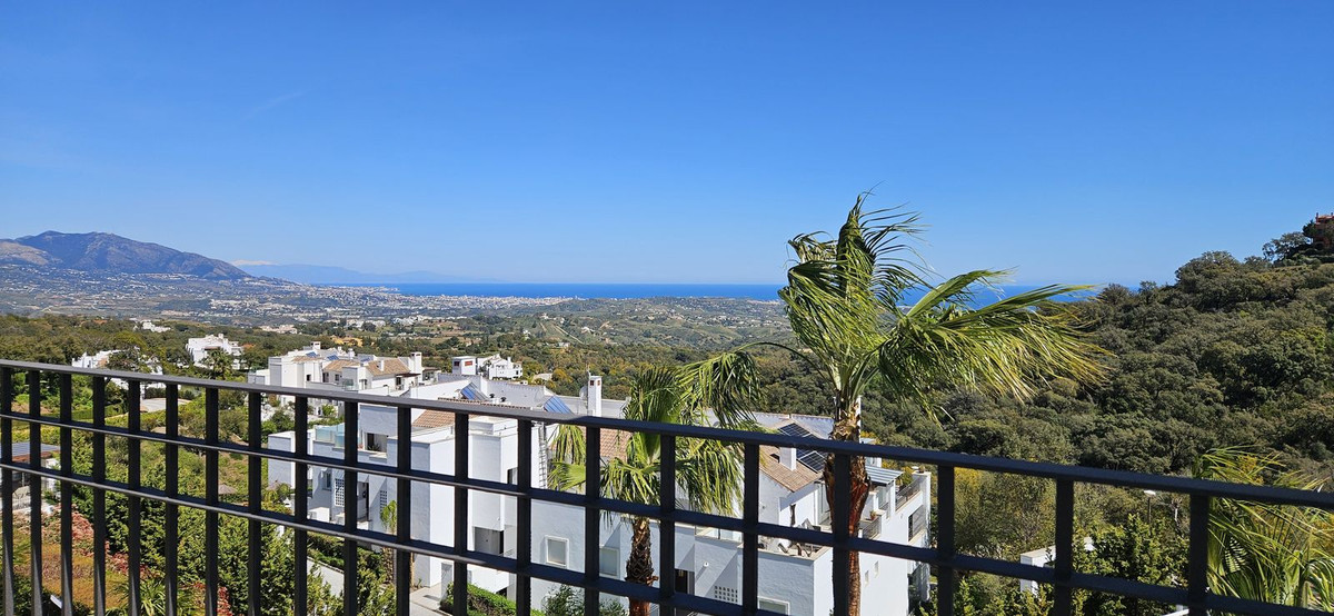 3 Bed Apartment for sale in La Mairena Costa Del Sol, Málaga, Spain