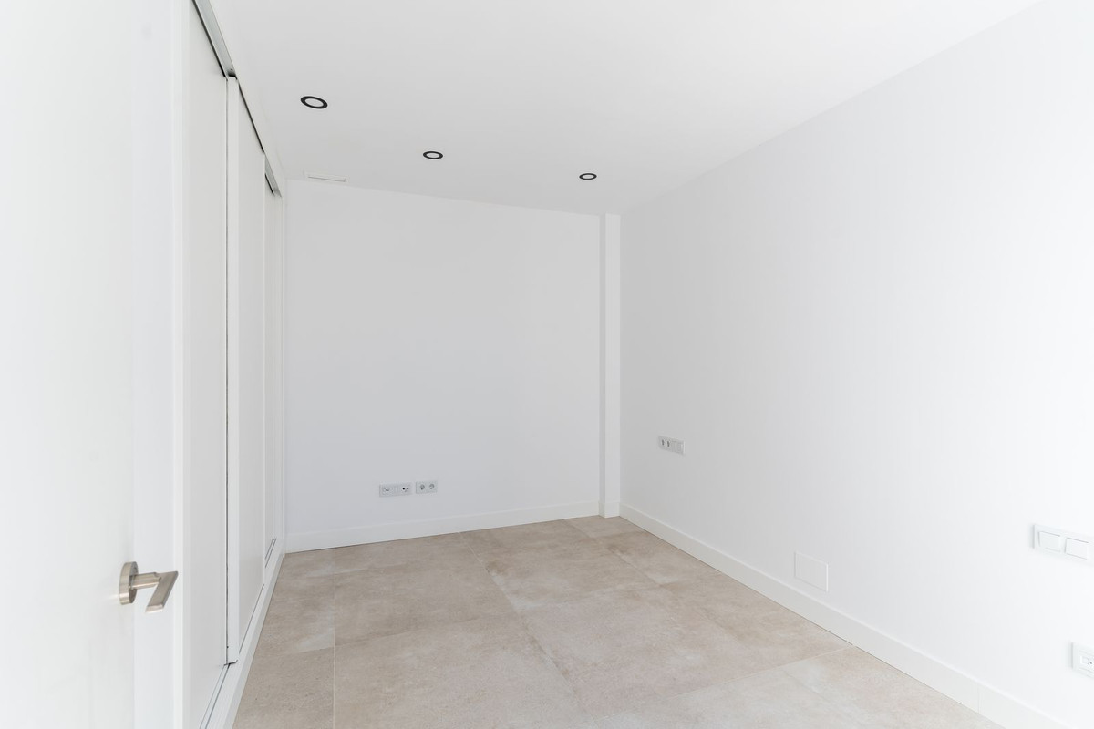2 Bed Apartment for sale in Estepona Costa Del Sol, Málaga, Spain
