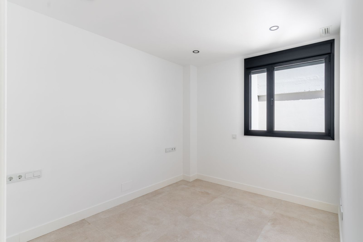 2 Bed Apartment for sale in Estepona Costa Del Sol, Málaga, Spain