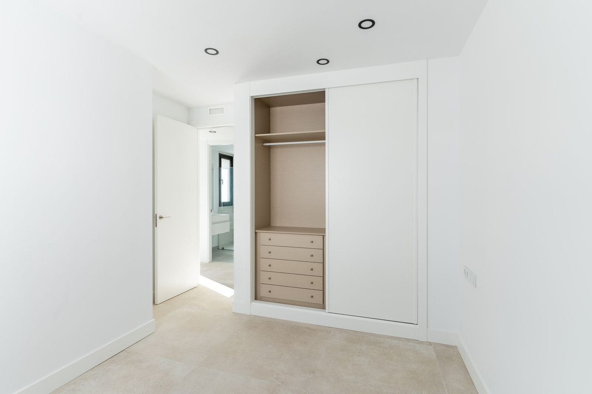 2 Bed Apartment for sale in Estepona Costa Del Sol, Málaga, Spain