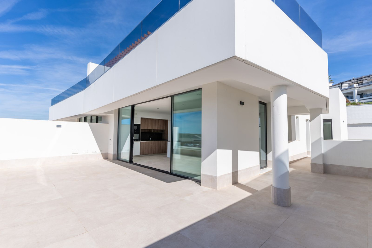 2 Bed Apartment for sale in Estepona Costa Del Sol, Málaga, Spain