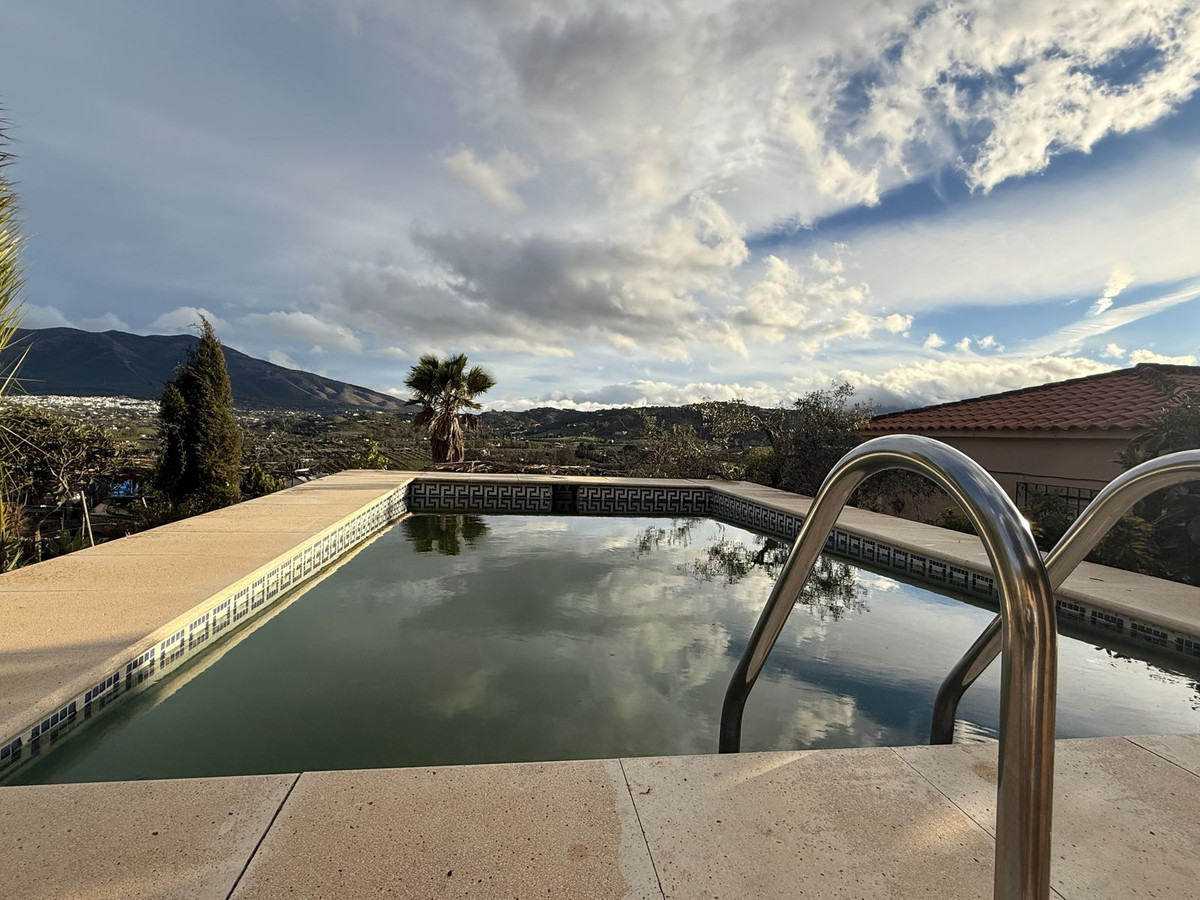 3 Bed Townhouse for sale in Coín Costa Del Sol, Málaga, Spain