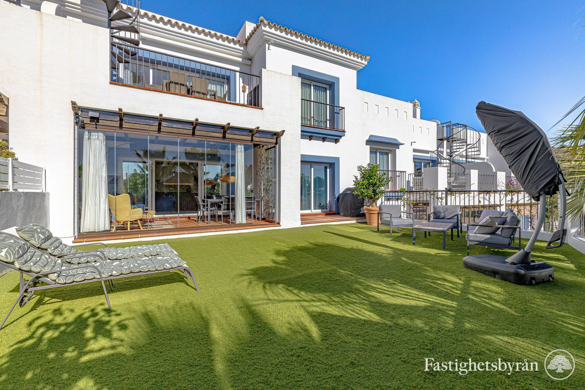 3 Bed Apartment for sale in Benahavís Costa Del Sol, Málaga, Spain